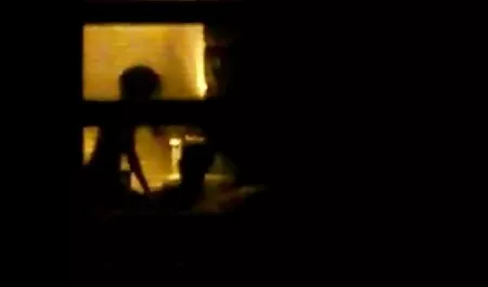 Забавен тийнейджър масажира стари порно филми и прецака